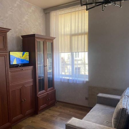 Апартаменти На Вулиці Антоновича Lviv Exteriör bild