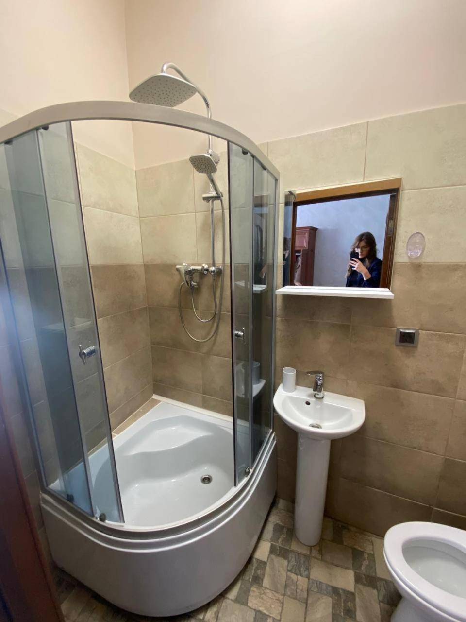 Апартаменти На Вулиці Антоновича Lviv Exteriör bild