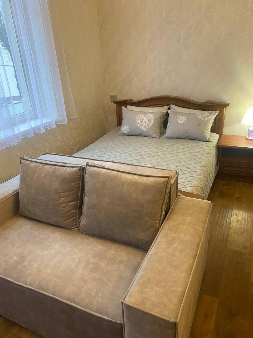 Апартаменти На Вулиці Антоновича Lviv Exteriör bild