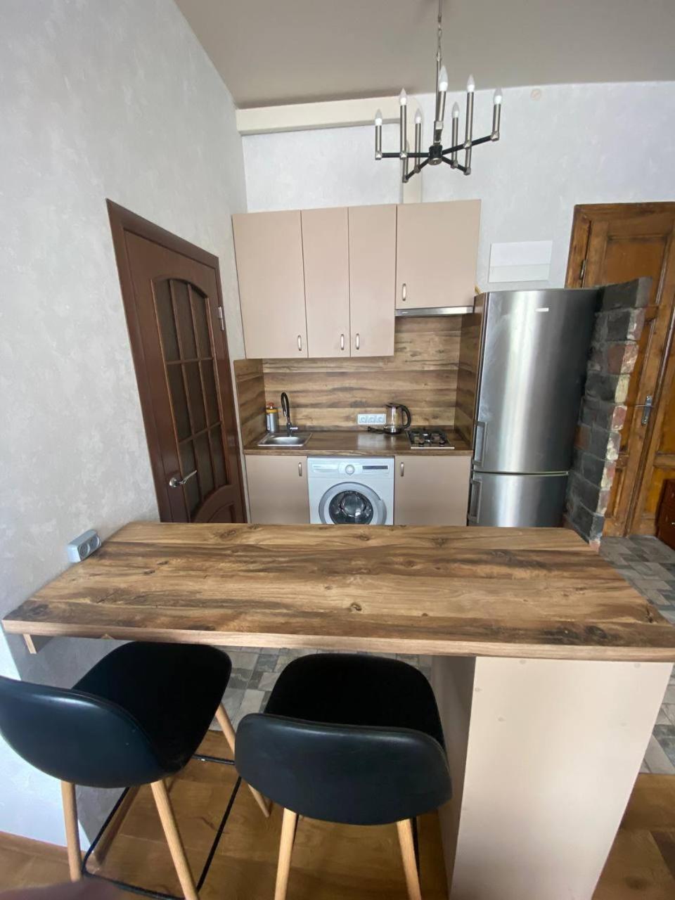 Апартаменти На Вулиці Антоновича Lviv Exteriör bild