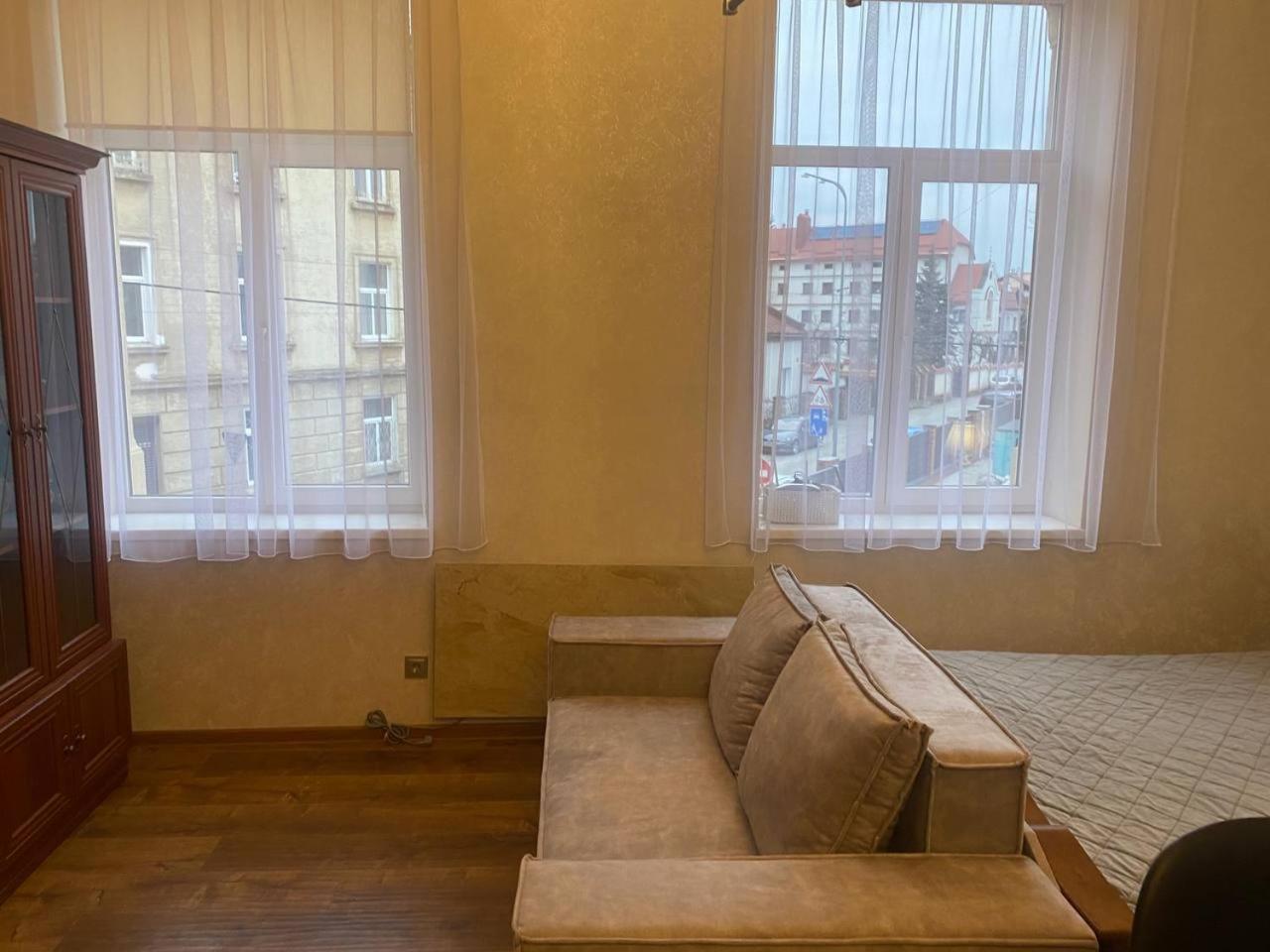 Апартаменти На Вулиці Антоновича Lviv Exteriör bild