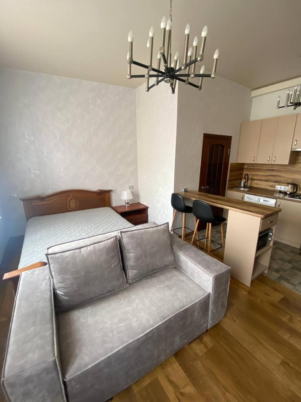 Апартаменти На Вулиці Антоновича Lviv Exteriör bild