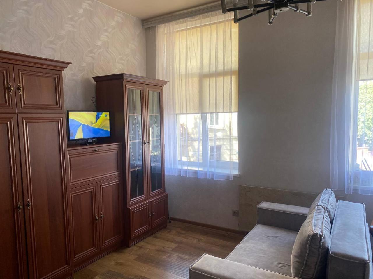 Апартаменти На Вулиці Антоновича Lviv Exteriör bild